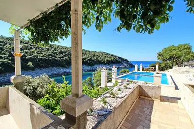 Oasis of peace - Two Bedroom Apartment with Pool and Sea View