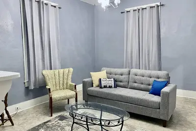 Image de Massive Three Bedroom Home In Selma