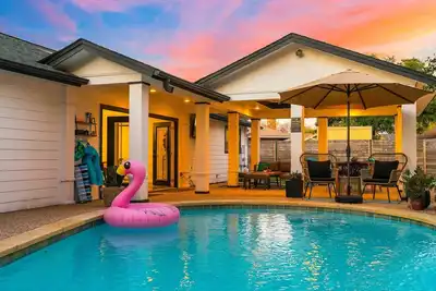 Image de Private Pool - 15 min Downtown - 3 min to Domain, Breweries & Q2 Stadium.