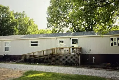 Image de Home close to Lake Texoma & Casino with covered boat parking