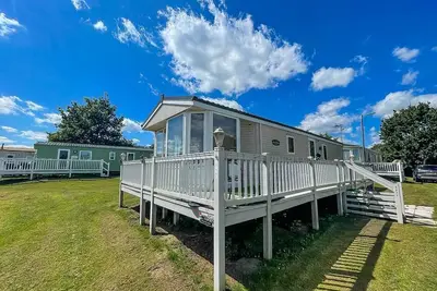 Image de Lovely caravan with decking at Breydon Water in Norfolk ref 10027rp