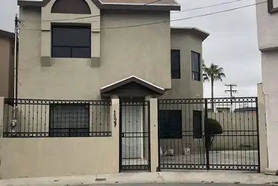 Image de Spacious Home with Ac - 5 Minutes from Downtown