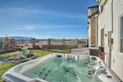Image de Pasco Condo w/ Columbia River Views + Hot Tub