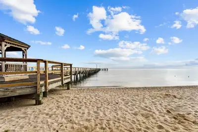 Image de Brand New 2 Bedroom Cottage, 1 Block From Beach