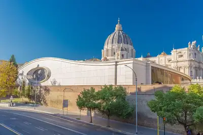 Image de San Pietro avec vue sur le Dôme