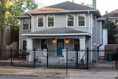 Image de 5br The Hera! Luxury Mansion in Montrose w/ Pool!