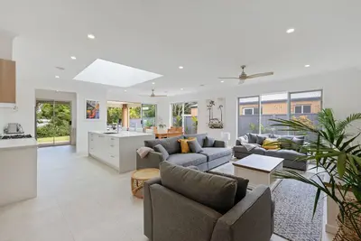 Image de Modern Beach House in Cowes with outdoor spa
