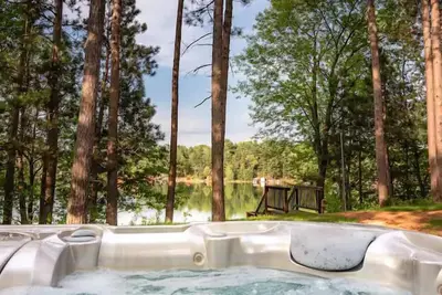 Image de Lakefront! Hot Tub & Arcades! Amazing Fishing!
