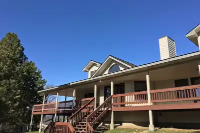 Image de Family Ties ~ Amazing home with views - Sleeps 20 - Game room - Fireplace - Wifi