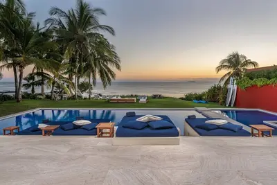 Image de Stunning Beachfront Villa, Chef & Butler Service w/ Golf, Spa, Beach Clubs & Mor