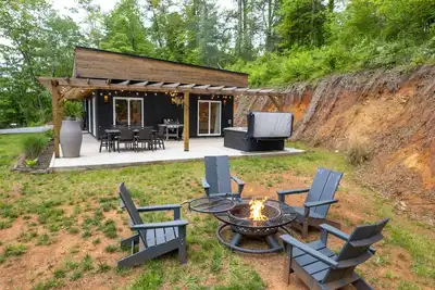 Image de Wolfhaven - Custom Home in the Heart of the Smokies! With a Hot Tub!
