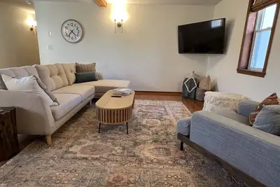 Image de Beautifully curated and spacious 2 bedroom loft