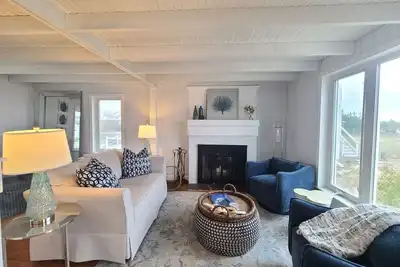 Image de Exquisite Beachfront Cottage With Panoramic Views