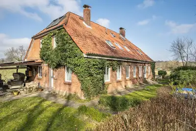 Image de Appartement \"Voßberg Großes Ferienhaus\" avec terrasse partagée & Wi-Fi