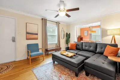 Image de The Zen Den by UofM- 3br w/ Large Outdoor Area