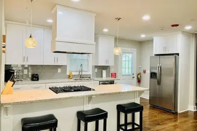 Image de Newly Renovated Pet-Friendly Decatur Home with Backyard 10 Min from Downtown!