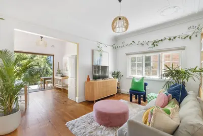 Image de Stylish and characterful 2br garden apartment, walk to beach