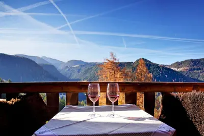 Image de Newly renovated farmhouse, sunny location, great hiking opportunities nearby