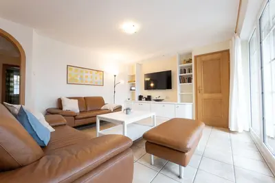 Image de Old farmhouse - dog