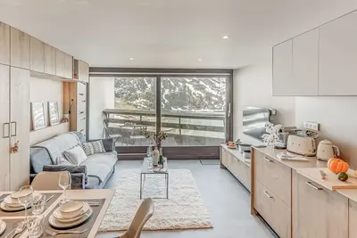 Image de Studio moderne 4 pers, balcon sud vue lac, Wifi inclus