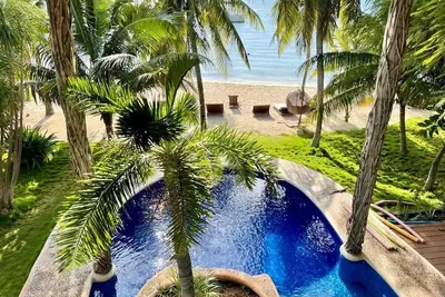 Villa Angela | 4br | Beachfront & Private Pool