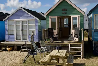 Image de A Beach Hut on the prestigious Mudeford Spit - *** No Booking Fees ***