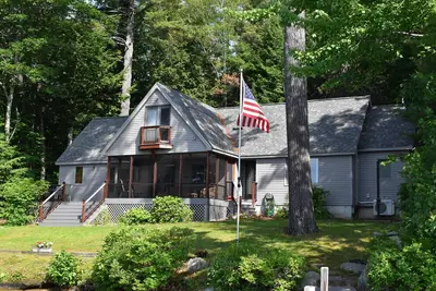 Image de Waterfront home sleeping 10 located on Cummings Cove on Lake Winnipesaukee