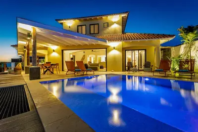 Image de A New luxury villa overlooking the Laguna Marina