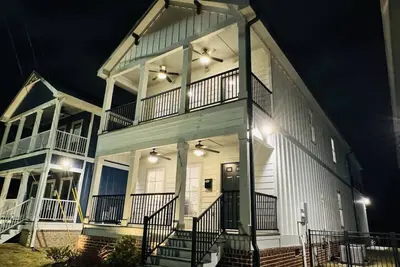 Image de Luxury 4b/4. 5b Home, Ev Charger, deck by Mcg #2