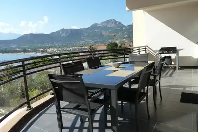 Image de Appartement vue mer - 2 ch /2 sdb - Parking - Vue splendide mer et montagne
