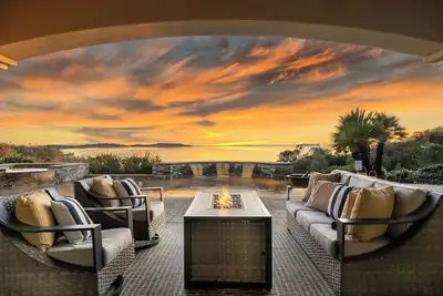 Image de Lakeview Luxury: Pool—Spa—Fire Pit + 7br Villa