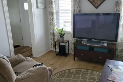 Image de Peaceful, pet friendly and newly remodeled Geneva home