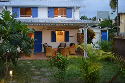Image de 3mn à pied du lagon de l'Hermitage, maison 14 personnes