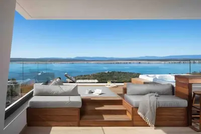 Image de Villa Spa Dramalj, Croatia \nAnchored Elegance – Your Land Cruzer Escape