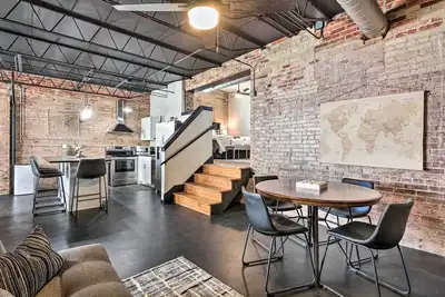 Image de Sleek, Modern Loft in Downtown Springfield!
