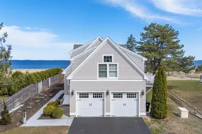 Image de Coastal Charm with Stunning Views – Steps from the Shoreline!