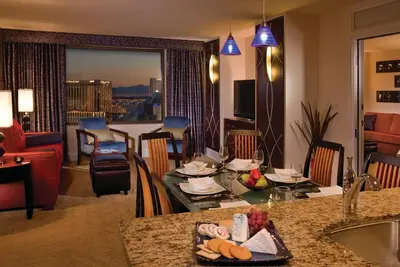 Image de Formula 1 Las Vegas Grand Prix Staying at Marriott Grand Chateau on Harmon Ave