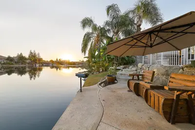 Image de Peaceful Lakefront house -5 min away from Golf Course