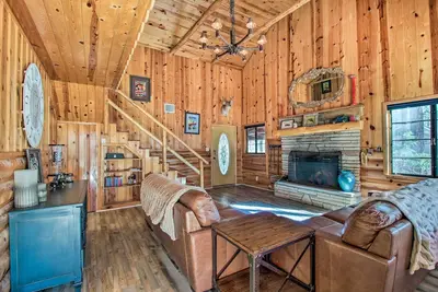 Furnished Patio & Fire Pit: Pinetop Cabin!