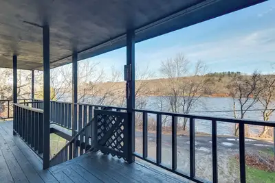 Image de Downtown Hallowell Retreat w/ Water Views!