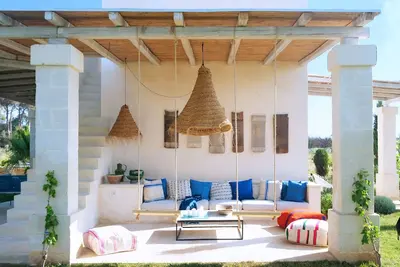 Image de Unique country home with beautiful vistas on orchards and vineyards
