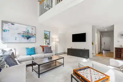Image de Close to Lake & Golf & Pool | Newton Village 2a