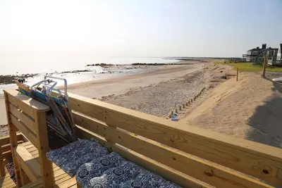 Image de Oceanfront Beach Cottage Views of Cape Cod Bay and Canal