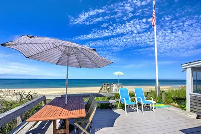 Image de Adorable Oceanfront Cottage on Spring Hill Beach