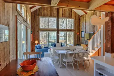 Image de Sun & Serenity at A Wave From It All