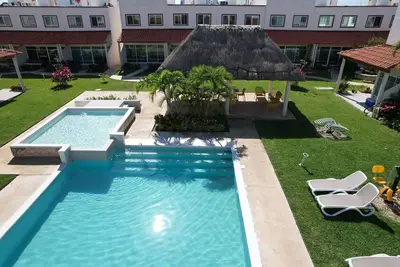 Image de 3 Bedroom 3 Bad w Pool, Wi-Fi & Parking, 25mn from the Airport.
