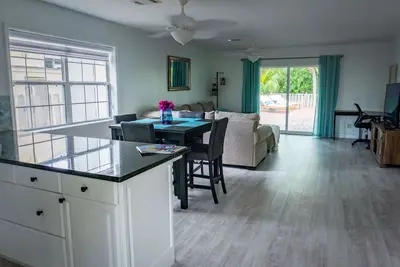 Image de Cozy 2 bedroom Bungalow located in Grace Bay Area - Monthly rates Available