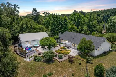 Image de Château Vigne: Hot Tub, plunge pool, Outdoor movies, game room, Ev!