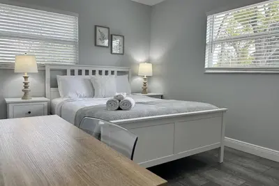 Image de Family-Ready Gem Near Busch Gardens | Pet-Friendly | Fenced Yard | Remote Work Haven |3 Miles to Usf