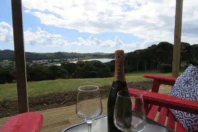 Image de KiwiScenic -Modern intimate romantic hideaway or work away from home.